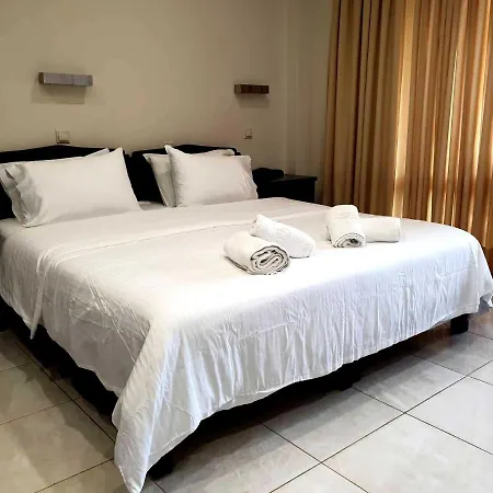 24 Seven Boutique Malia