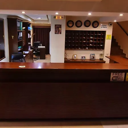 24 Seven Boutique Malia